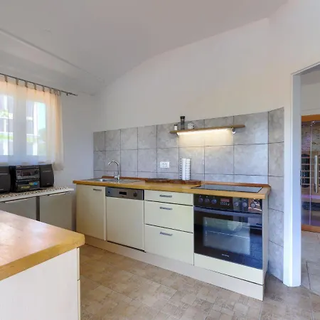 Apartment Laura - Lbn422 By Interhome