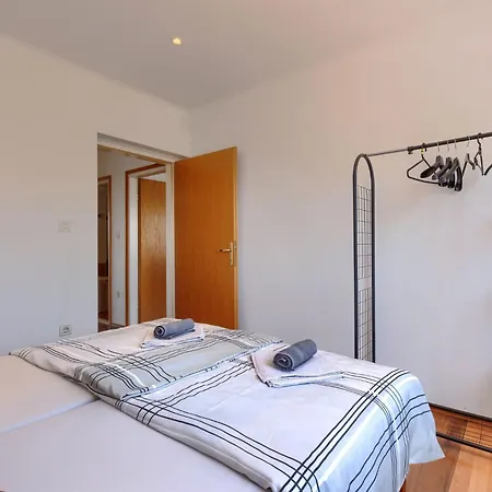 Apartment Laura - Lbn422 By Interhome