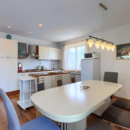 Laura - Lbn422 By Interhome *