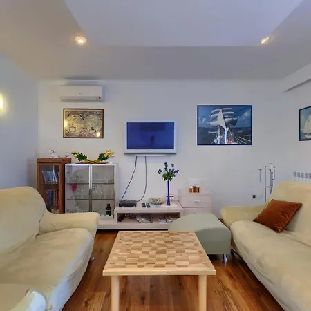 Apartment Laura - Lbn422 By Interhome