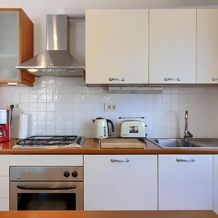 Laura - Lbn422 By Interhome *