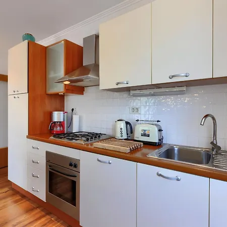 Apartment Laura - Lbn422 By Interhome