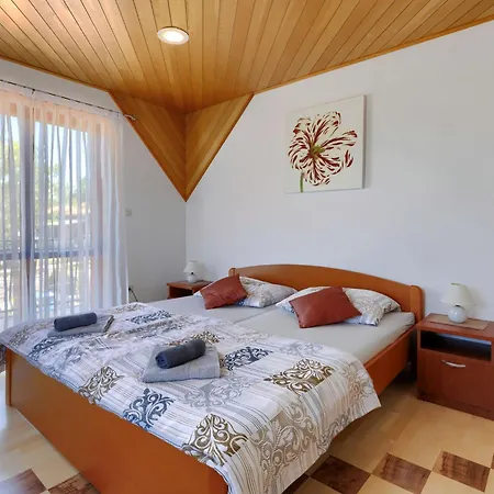 Laura - Lbn422 By Interhome